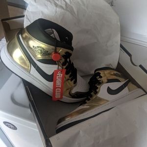 AIR JORDAN 1 MID SE GS              "Metallic Gold"